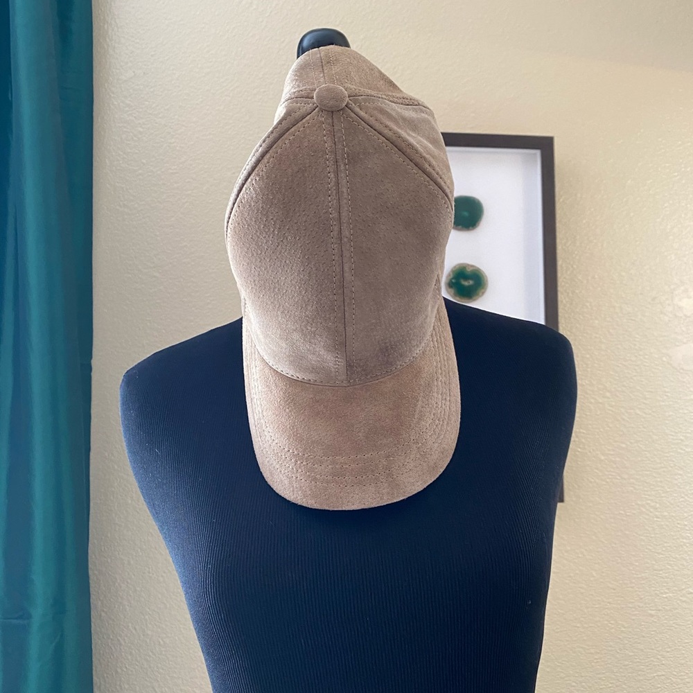 Beige cap/hat